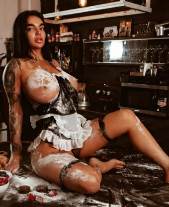 Я создана для того, чтобы удовлетворить все твои сокровенные фантазии. 😍
🔥 Мои услуги включают классический секс, оральные ласки, эротический массаж и многое другое. Я знаю, как сделать тебя счастливым и расслабленным. 💦
💯 Мои клиенты всегда остаются довольными и счастливыми после каждой встречи со мной. Убедись в этом, прочитав отзывы на моем профиле. 🌟
📸 Фото, которые ты видишь здесь, полностью соответствуют действительности – красивая, стройная и очаровательная индивидуалка ждет тебя в Москве. 🌇
💌 Живишь в Москве и ищешь незабываемый опыт? Не откладывай свою радость на потом – свяжись со мной прямо сейчас и давай создадим незабываемые воспоминания вместе! 🔥 Евгения