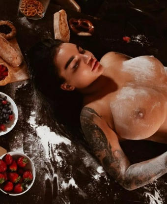 Я создана для того, чтобы удовлетворить все твои сокровенные фантазии. 😍
🔥 Мои услуги включают классический секс, оральные ласки, эротический массаж и многое другое. Я знаю, как сделать тебя счастливым и расслабленным. 💦
💯 Мои клиенты всегда остаются довольными и счастливыми после каждой встречи со мной. Убедись в этом, прочитав отзывы на моем профиле. 🌟
📸 Фото, которые ты видишь здесь, полностью соответствуют действительности – красивая, стройная и очаровательная индивидуалка ждет тебя в Москве. 🌇
💌 Живишь в Москве и ищешь незабываемый опыт? Не откладывай свою радость на потом – свяжись со мной прямо сейчас и давай создадим незабываемые воспоминания вместе! 🔥 Евгения